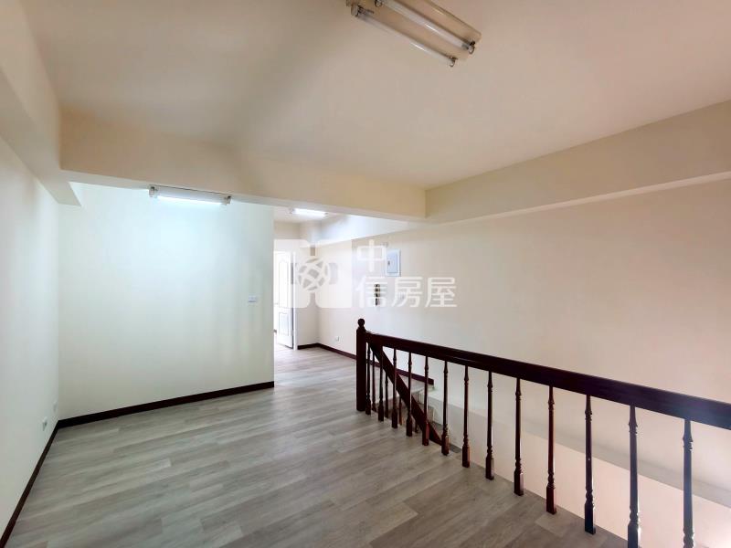 南太平家樂福低總價全新整理漂亮樓店房屋室內格局與周邊環境