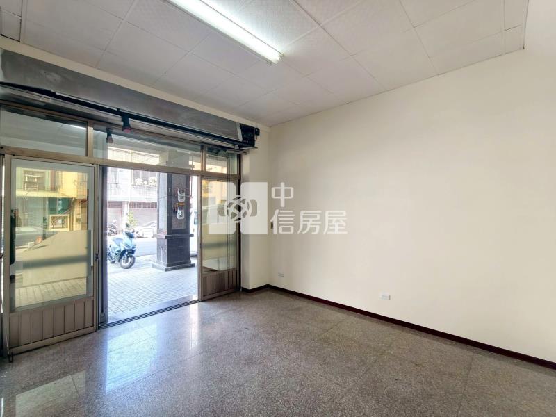 南太平家樂福低總價全新整理漂亮樓店房屋室內格局與周邊環境