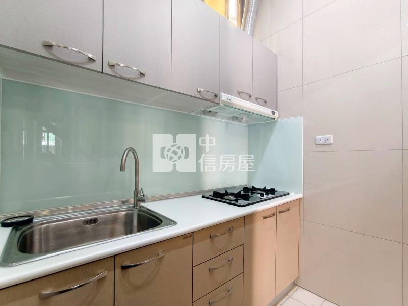 南太平家樂福低總價全新整理漂亮樓店房屋室內格局與周邊環境