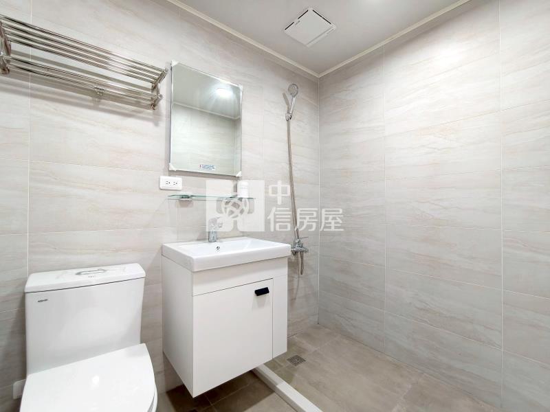 五期綺羅鄉大業國中三房車位房屋室內格局與周邊環境