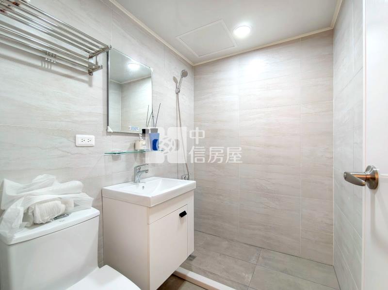 五期綺羅鄉大業國中三房車位房屋室內格局與周邊環境