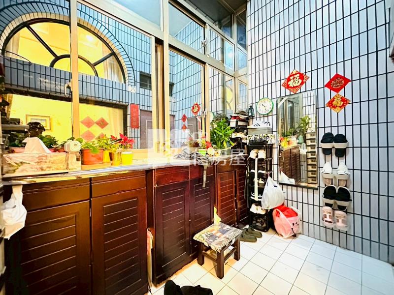 迴龍捷運社區管理4房房屋室內格局與周邊環境