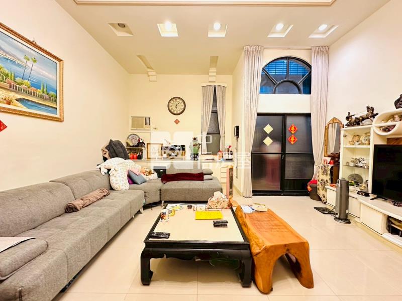 迴龍捷運社區管理4房房屋室內格局與周邊環境