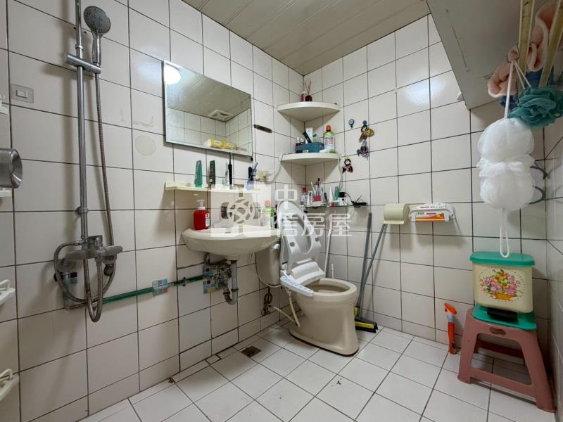 迴龍捷運社區管理4房房屋室內格局與周邊環境