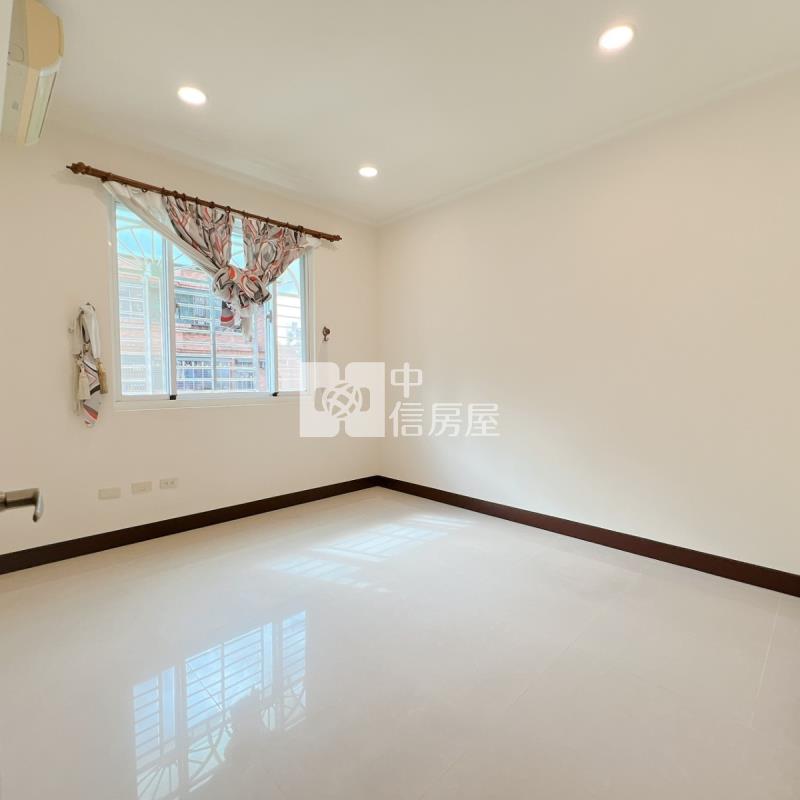 復興北路四房華廈車位房屋室內格局與周邊環境