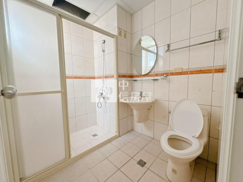 復興北路四房華廈車位房屋室內格局與周邊環境