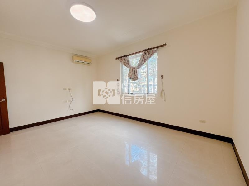 復興北路四房華廈車位房屋室內格局與周邊環境