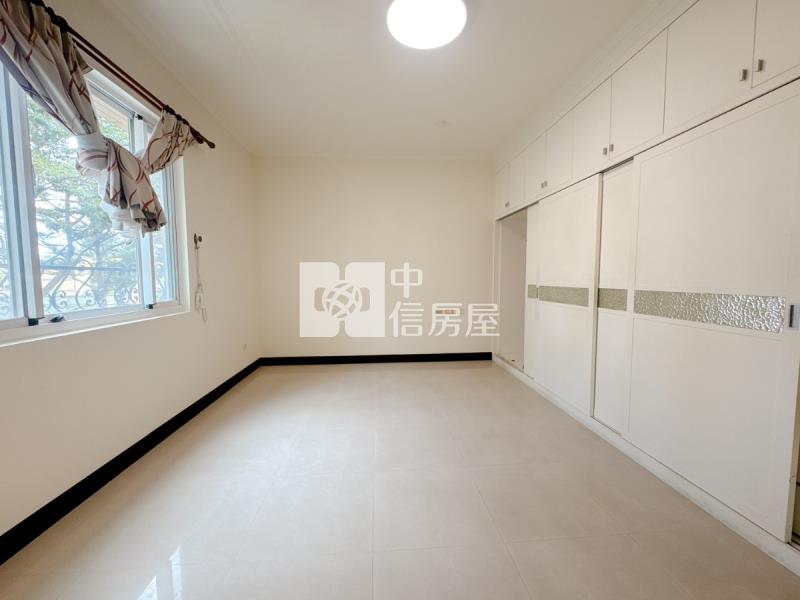 復興北路四房華廈車位房屋室內格局與周邊環境