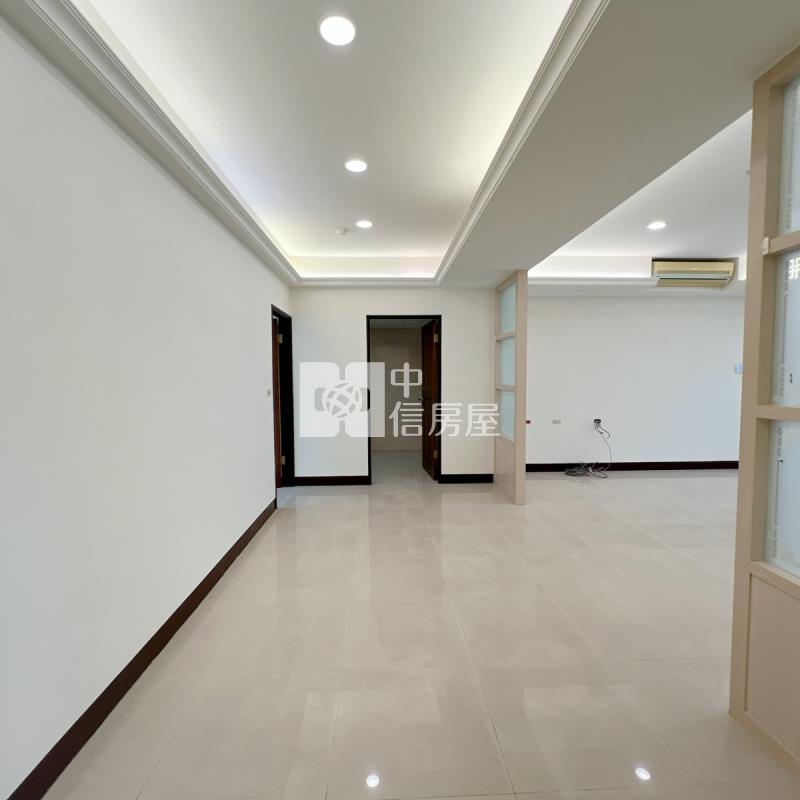 復興北路四房華廈車位房屋室內格局與周邊環境