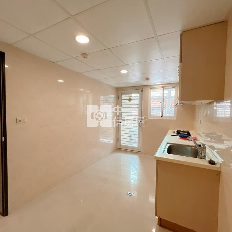 復興北路四房華廈車位房屋室內格局與周邊環境