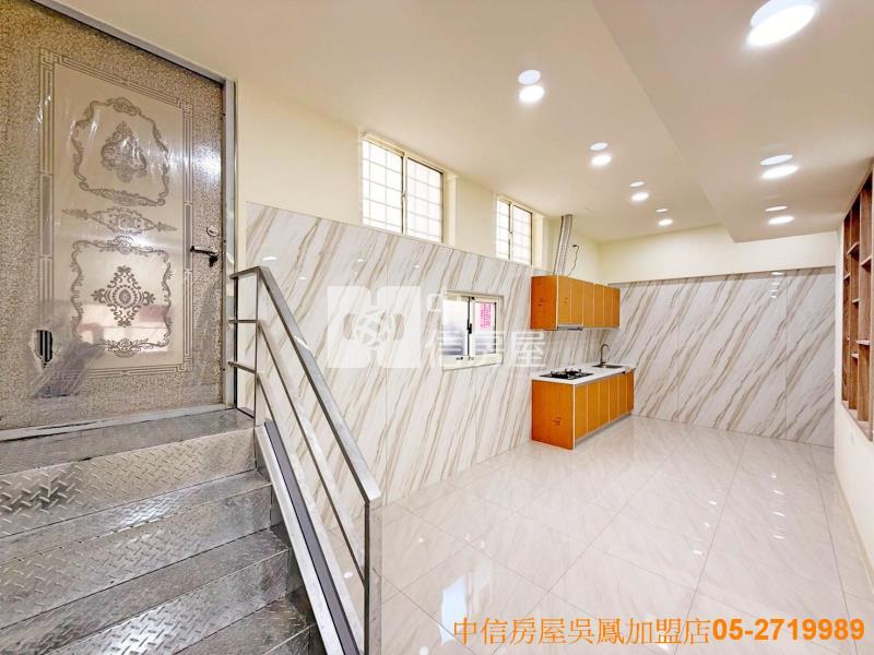 文化路尾漂亮車庫美別墅房屋室內格局與周邊環境