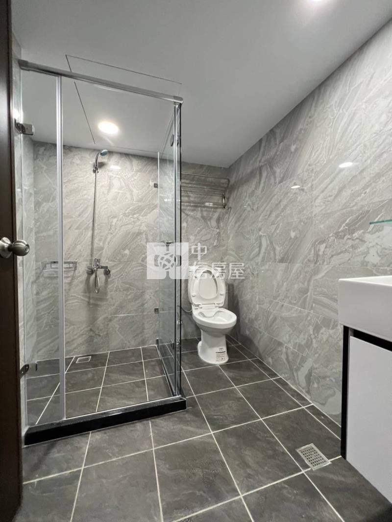 重磅?近興大金雞母收租電梯美五套房屋室內格局與周邊環境