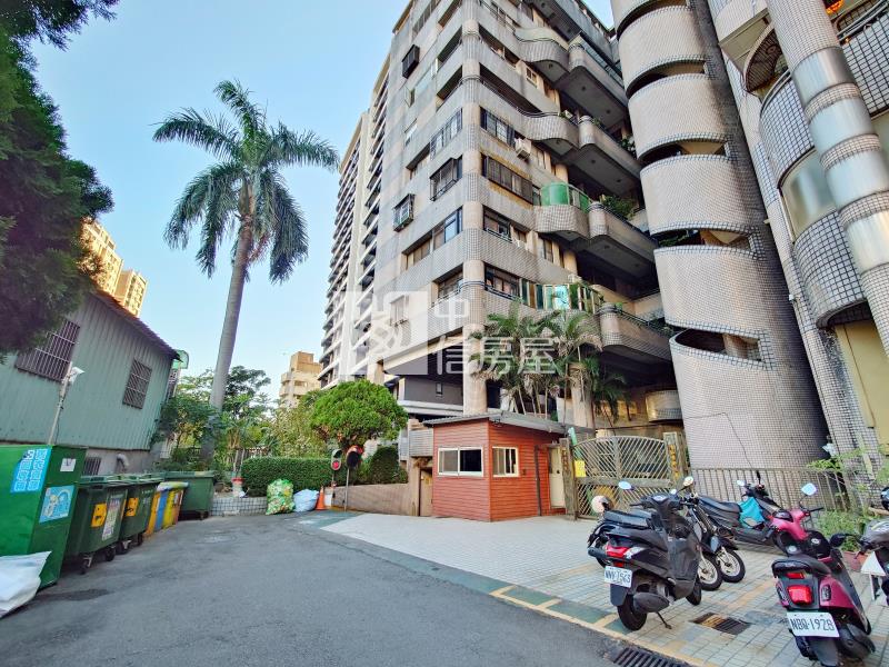 育仁藝術林園三房平車房屋室內格局與周邊環境