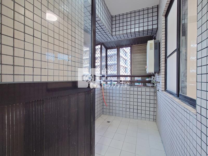 育仁藝術林園三房平車房屋室內格局與周邊環境