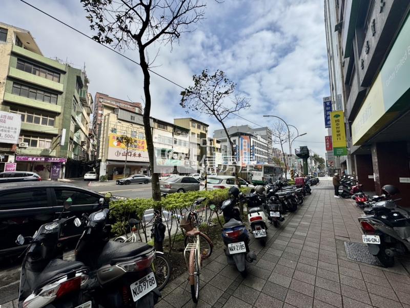 近中壢車站.A22捷運.國泰世華電梯套房房屋室內格局與周邊環境
