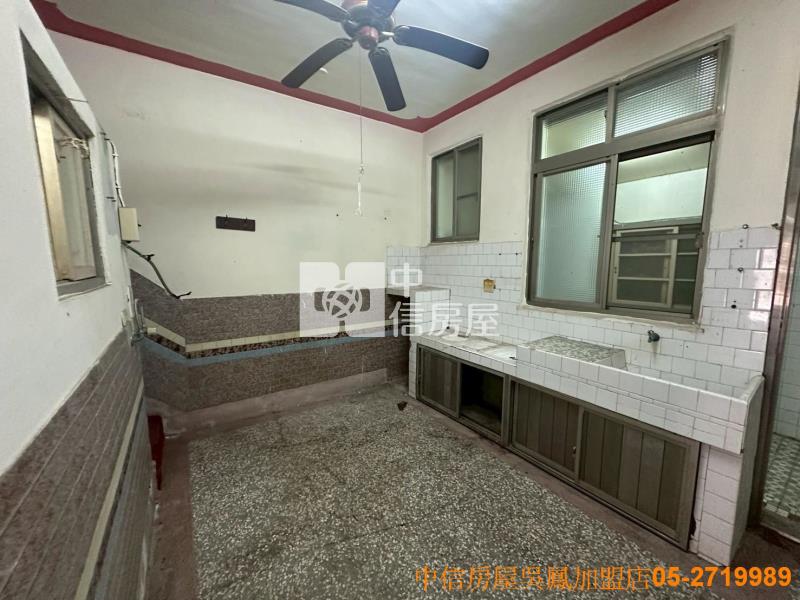 頂六穀倉星巴克車庫透天房屋室內格局與周邊環境