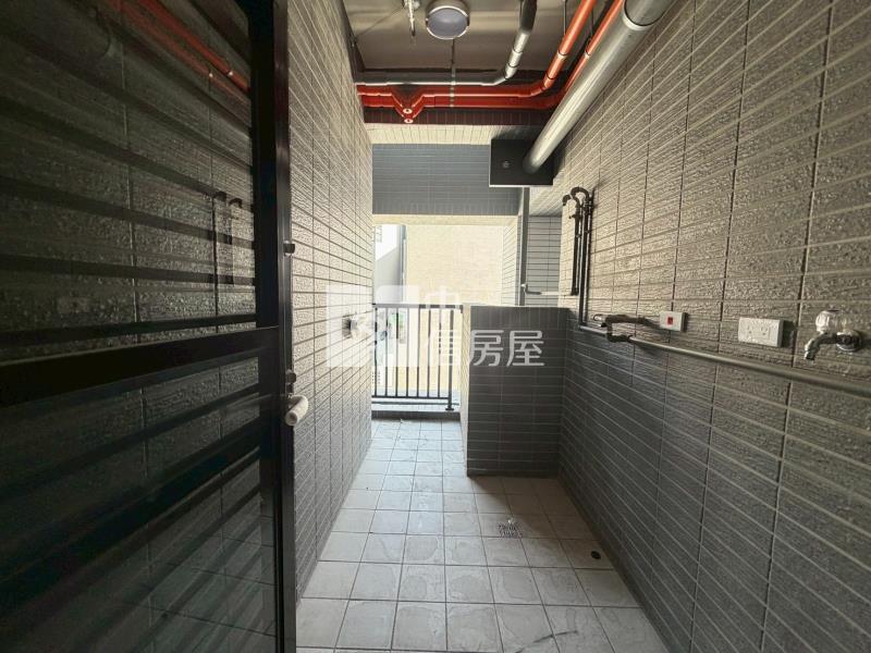 鴻邑璞樹謙里三房平車房屋室內格局與周邊環境