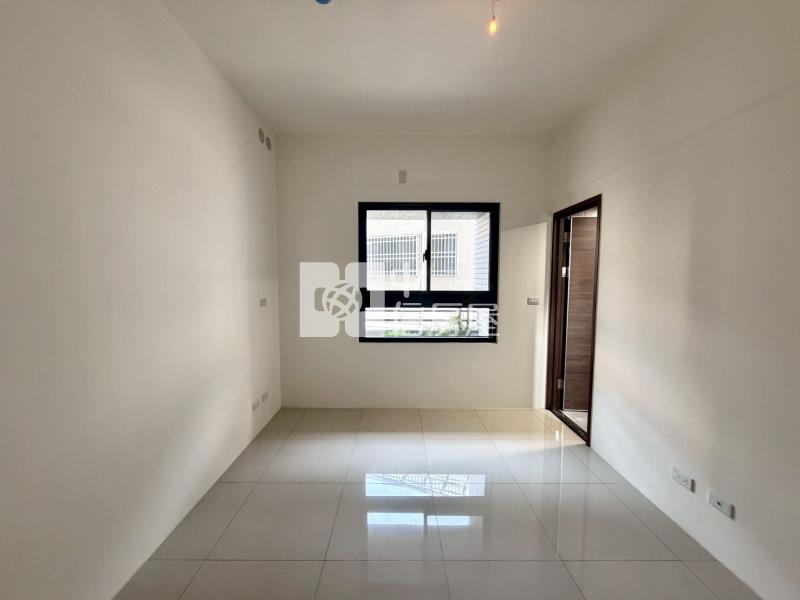 鴻邑璞樹謙里三房平車房屋室內格局與周邊環境