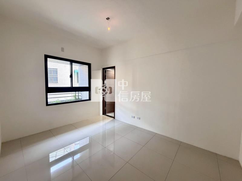 鴻邑璞樹謙里三房平車房屋室內格局與周邊環境