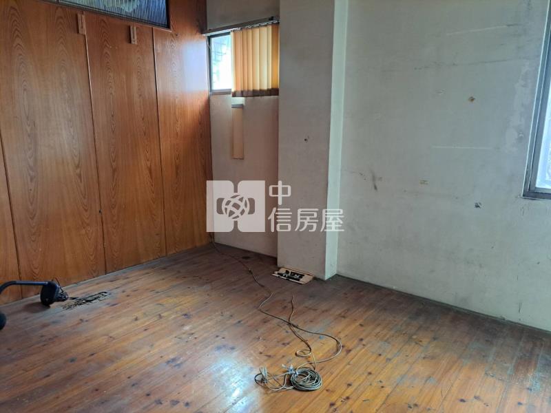 復華商圈朝南邊間店住房屋室內格局與周邊環境