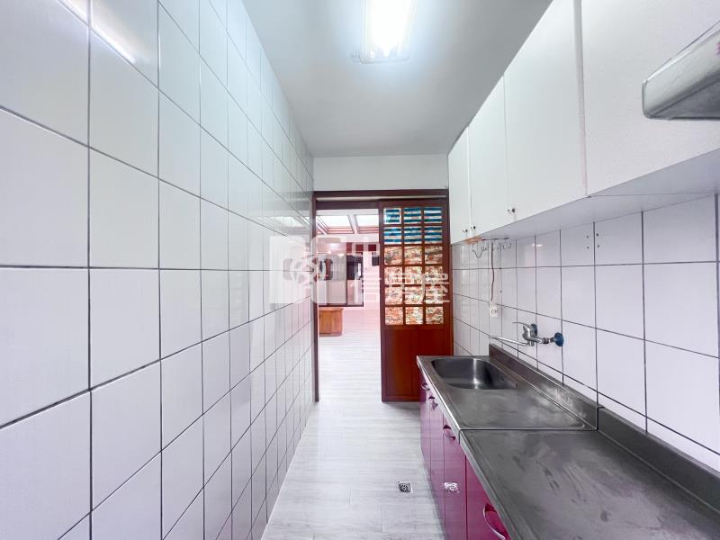 文心雙捷運站旁雙橡園3房車位房屋室內格局與周邊環境