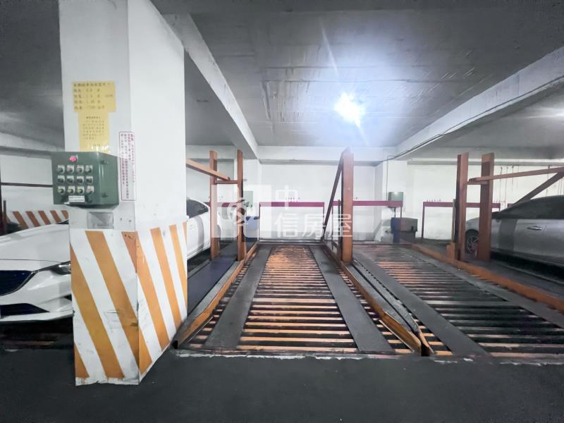 文心雙捷運站旁雙橡園3房車位房屋室內格局與周邊環境