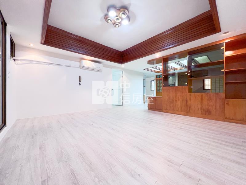 文心雙捷運站旁雙橡園3房車位房屋室內格局與周邊環境