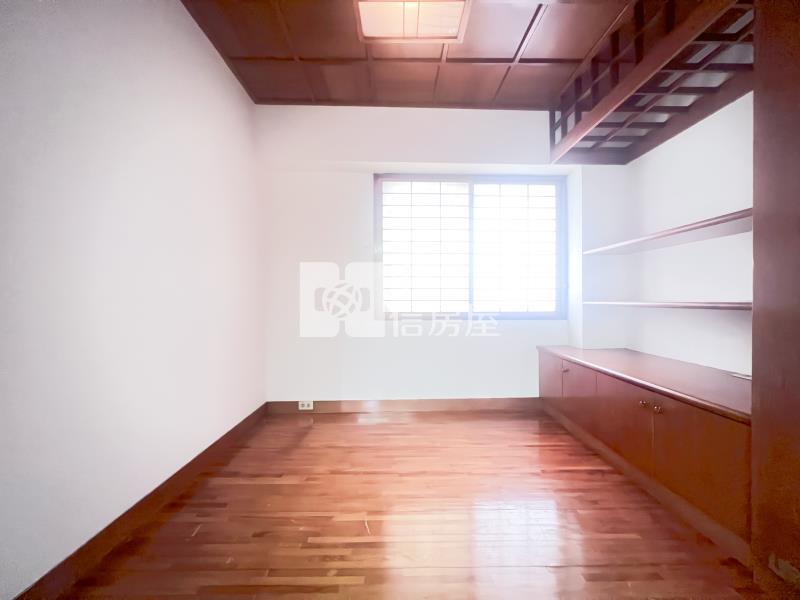 文心雙捷運站旁雙橡園3房車位房屋室內格局與周邊環境