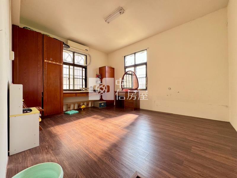 草屯完整學區邊間透天房屋室內格局與周邊環境