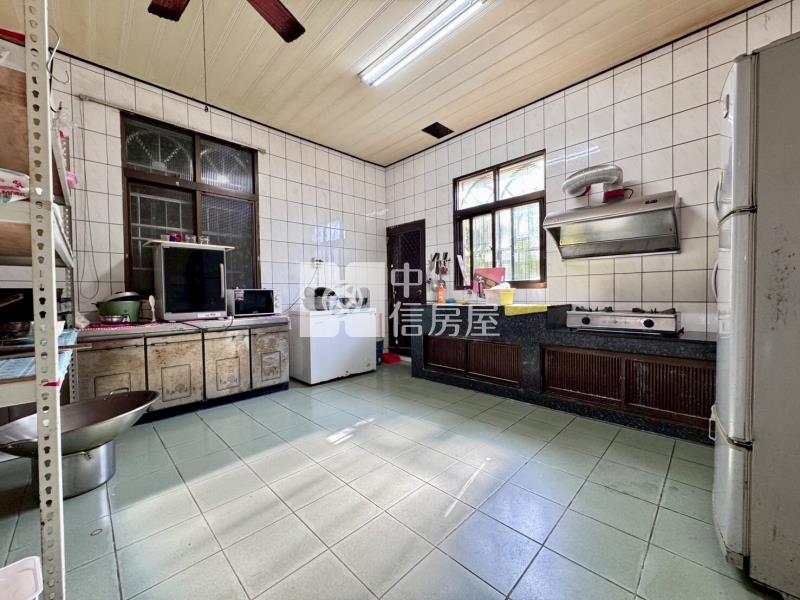 草屯完整學區邊間透天房屋室內格局與周邊環境