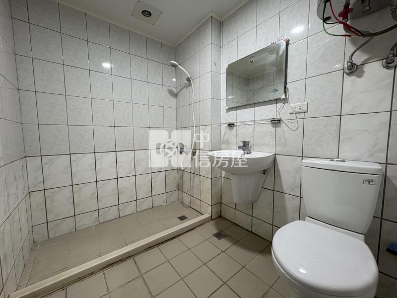 英士公園旁稀有低總價美套房房屋室內格局與周邊環境