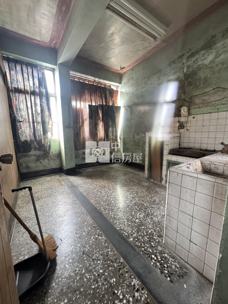 屏東火車站三角窗店面房屋室內格局與周邊環境