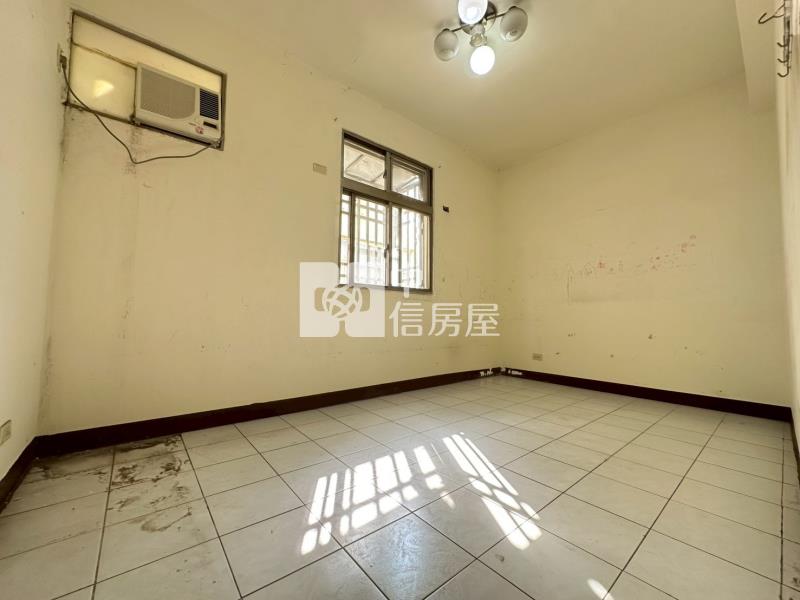 美群國小前院停車別墅房屋室內格局與周邊環境