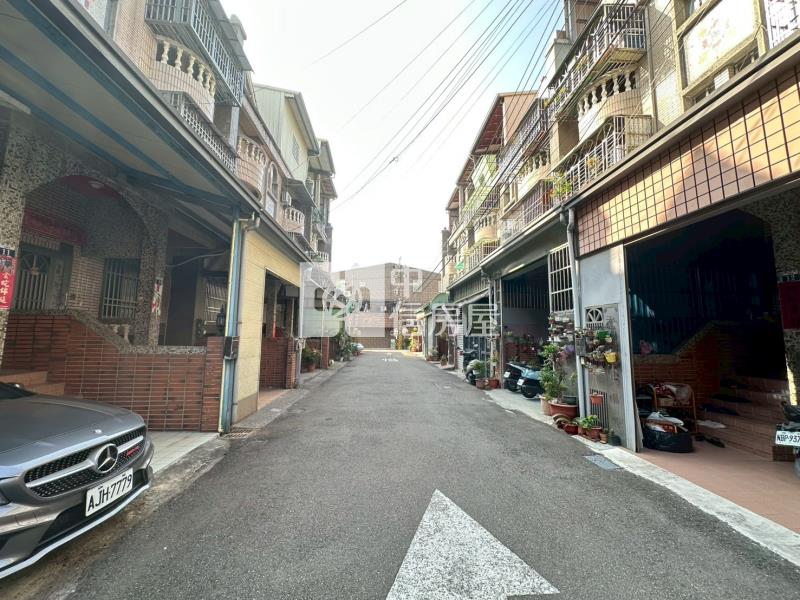 美群國小前院停車別墅房屋室內格局與周邊環境