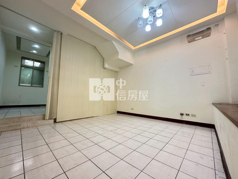 美群國小前院停車別墅房屋室內格局與周邊環境