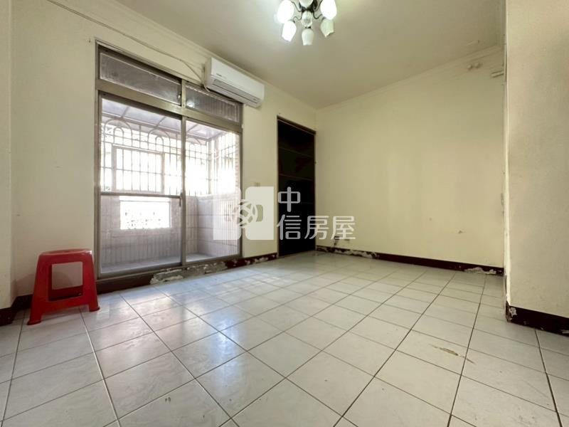 美群國小前院停車別墅房屋室內格局與周邊環境