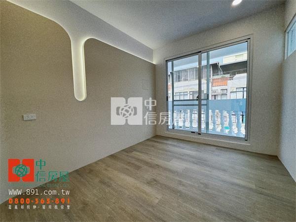 金世界忠義街車庫別墅房屋室內格局與周邊環境