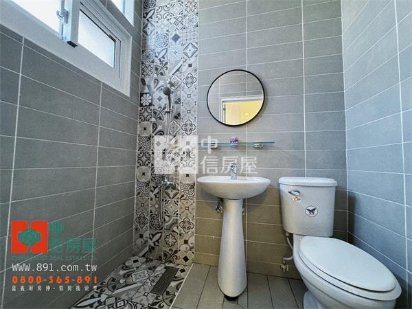 金世界忠義街車庫別墅房屋室內格局與周邊環境