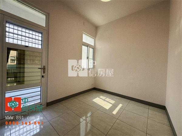 金世界忠義街車庫別墅房屋室內格局與周邊環境