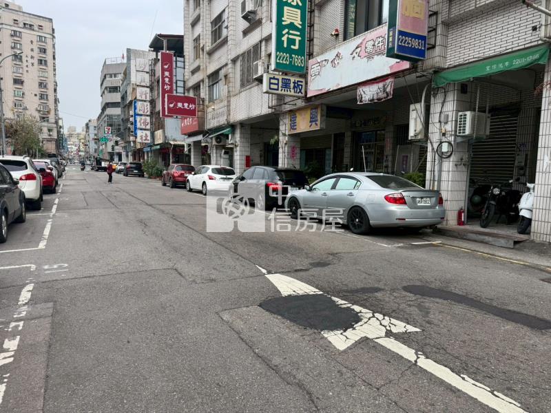 台灣大道捷運藍線角間金店面房屋室內格局與周邊環境