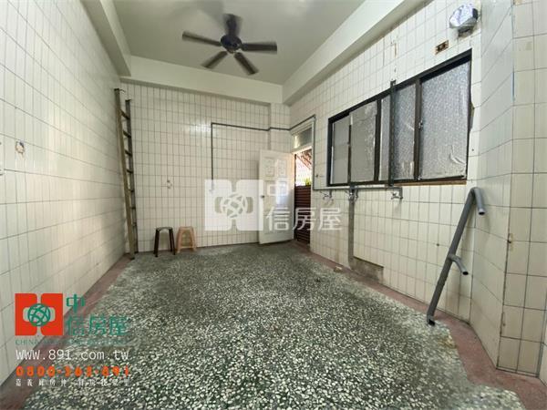 朴子山通路邊間店面房屋室內格局與周邊環境