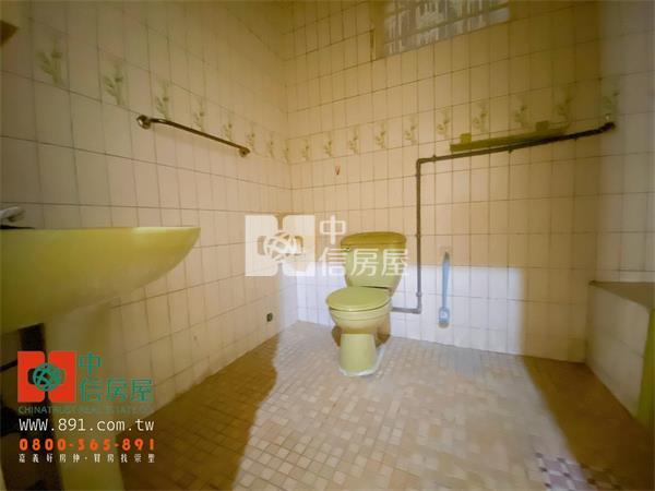 朴子山通路邊間店面房屋室內格局與周邊環境