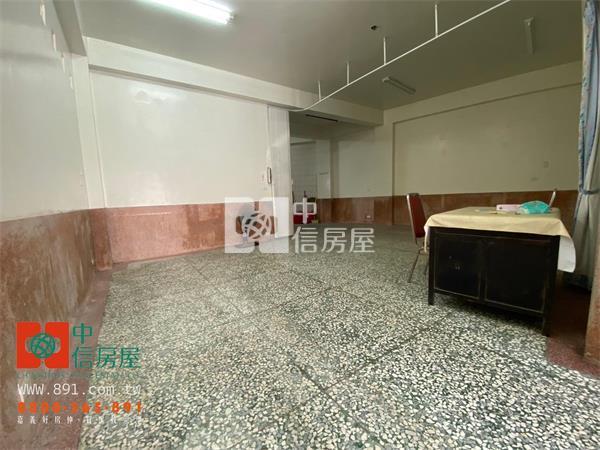 朴子山通路邊間店面房屋室內格局與周邊環境