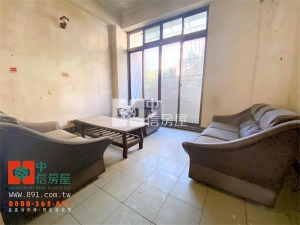 朴子山通路邊間店面房屋室內格局與周邊環境