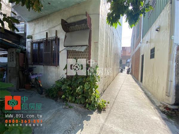 朴子山通路邊間店面房屋室內格局與周邊環境