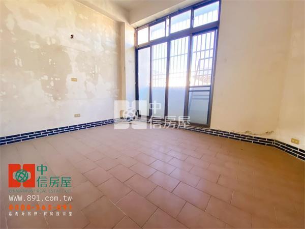 朴子山通路邊間店面房屋室內格局與周邊環境