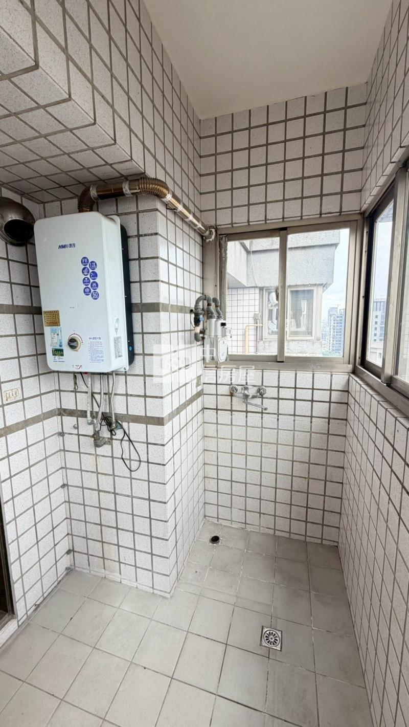 愛的世界松竹商圈三房+機上房屋室內格局與周邊環境