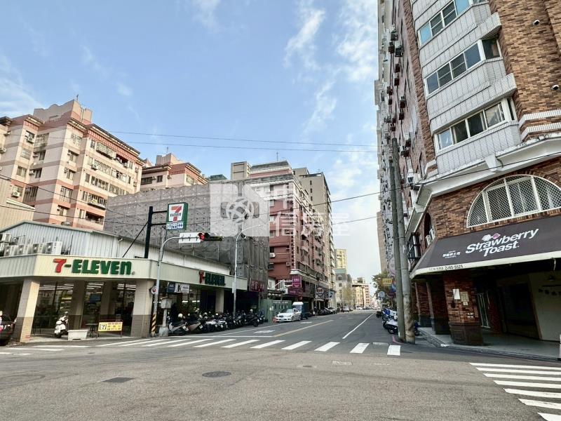 中山醫十三期旁9米面寬72坪建地房屋室內格局與周邊環境