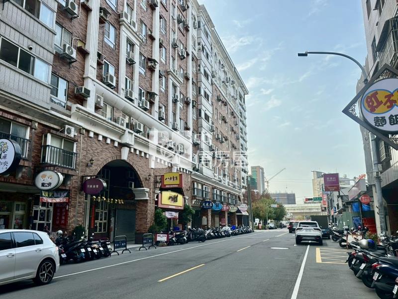 中山醫十三期旁9米面寬72坪建地房屋室內格局與周邊環境