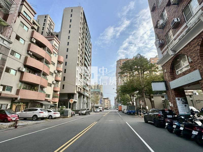 中山醫十三期旁9米面寬72坪建地房屋室內格局與周邊環境